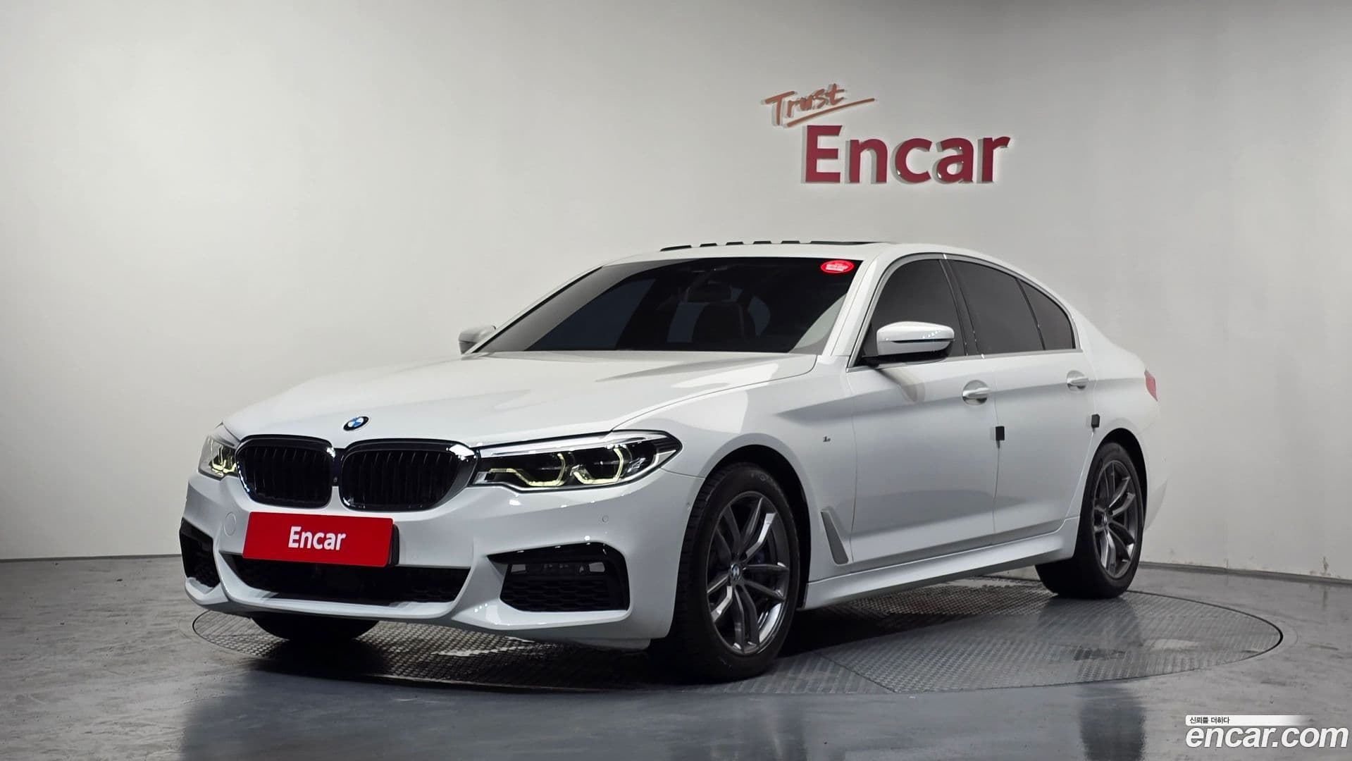 Main__Slider__Photo:5-Series BMW 2017.10-0
