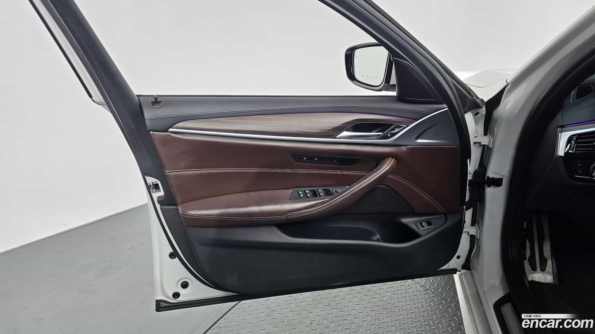5-Series BMW 2017.10-INNER-034