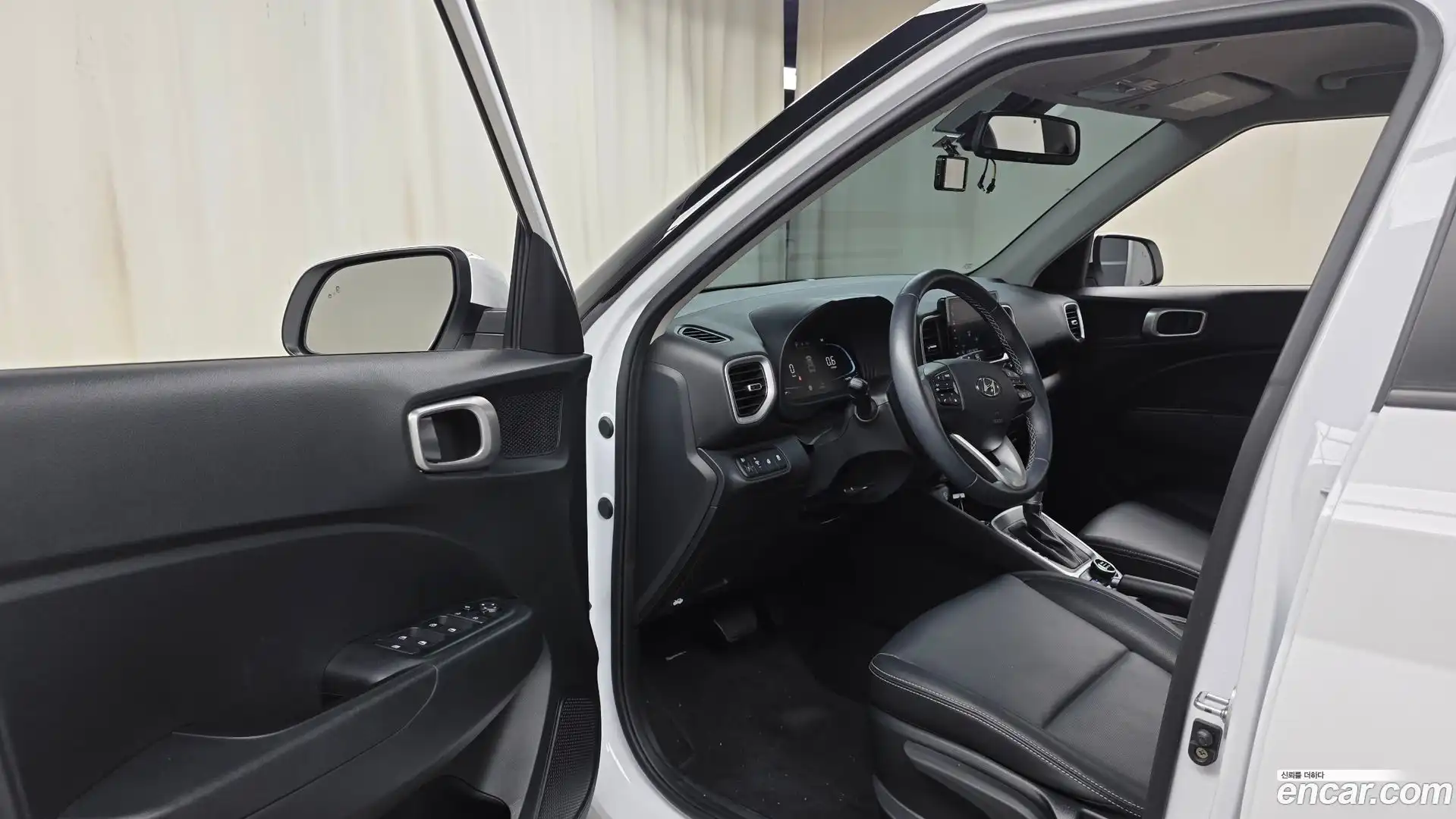Venue Hyundai 2023.7-INNER-010