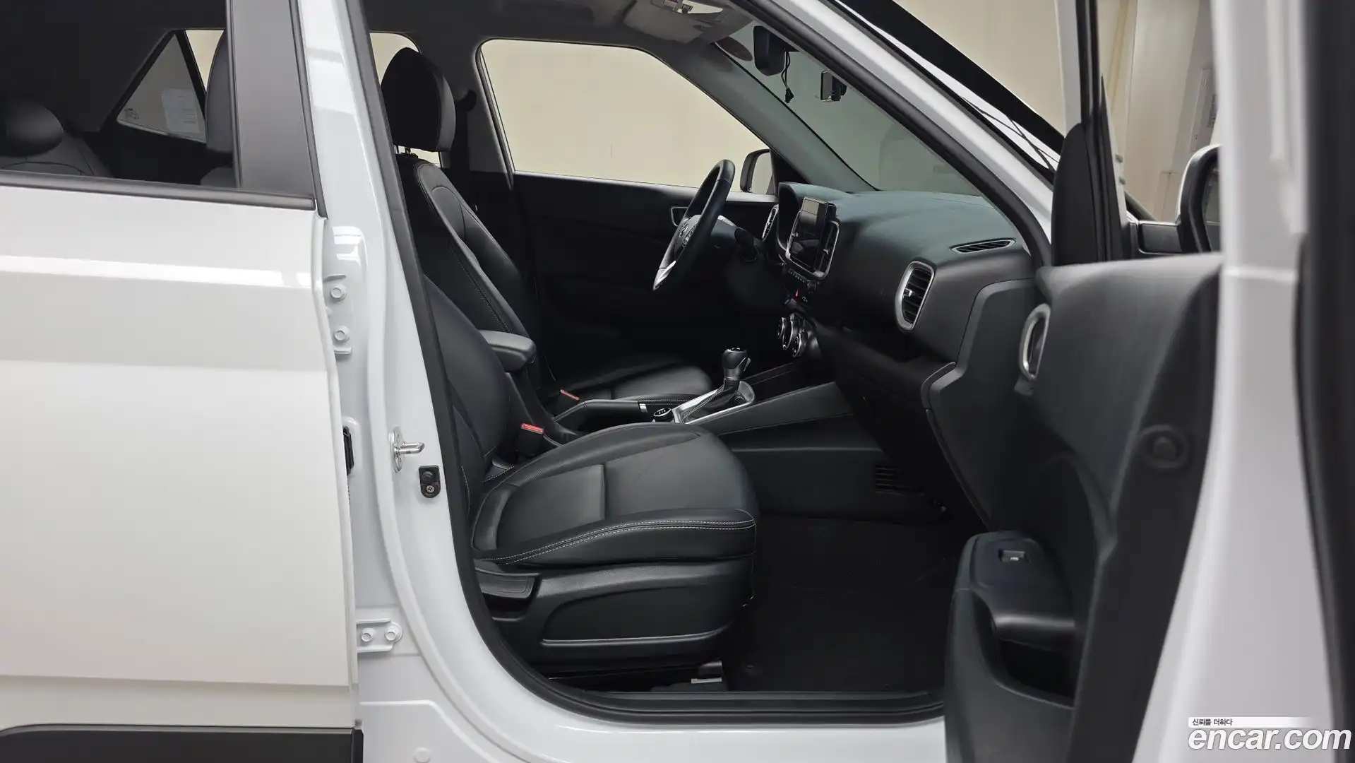 Venue Hyundai 2023.7-INNER-036