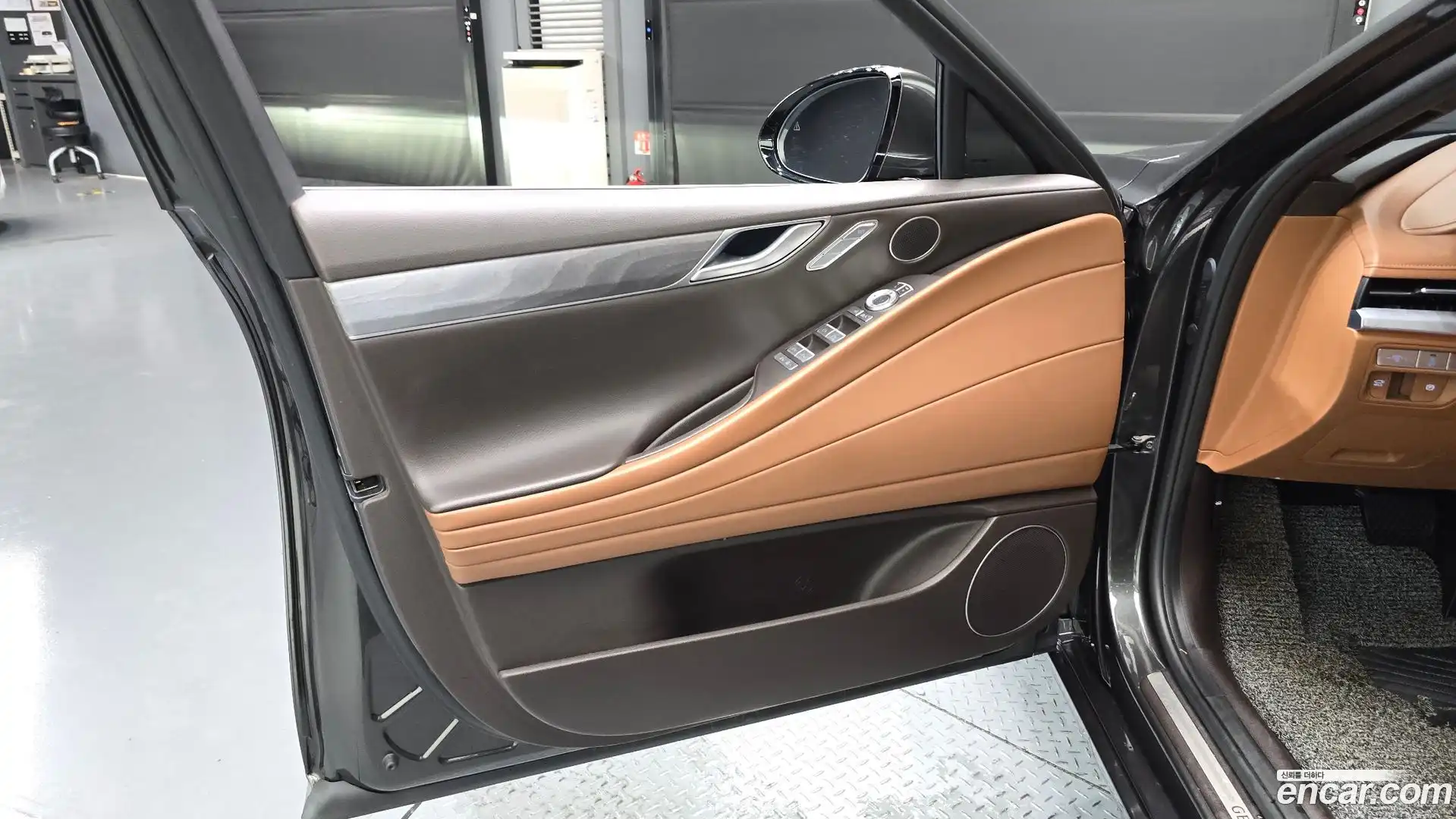 G80 Genesis 2023.0-INNER-034