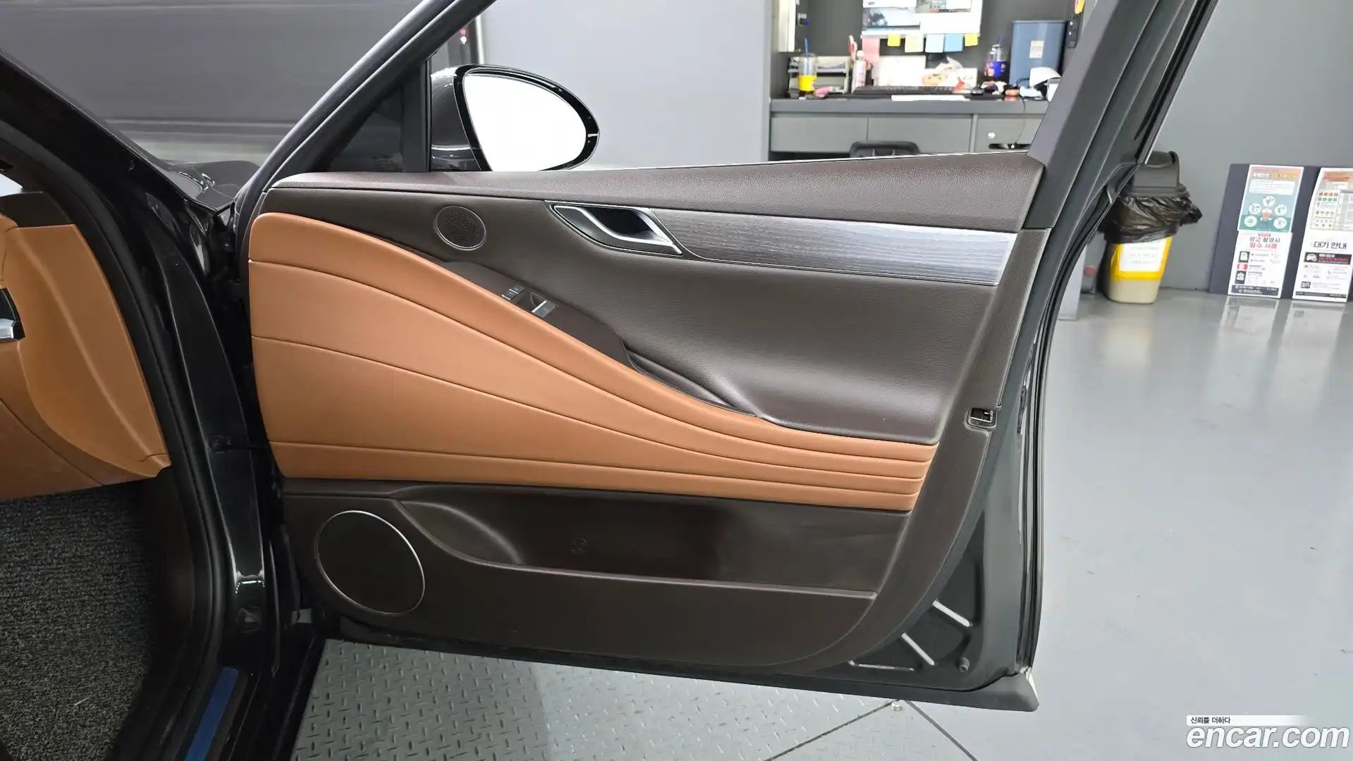 G80 Genesis 2023.0-INNER-035