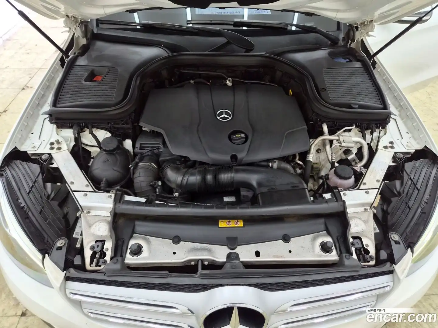 GLC-Class Mercedes-Benz 2018.1-OUTER-006