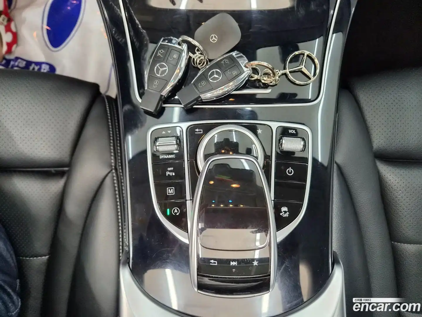 GLC-Class Mercedes-Benz 2018.1-INNER-009