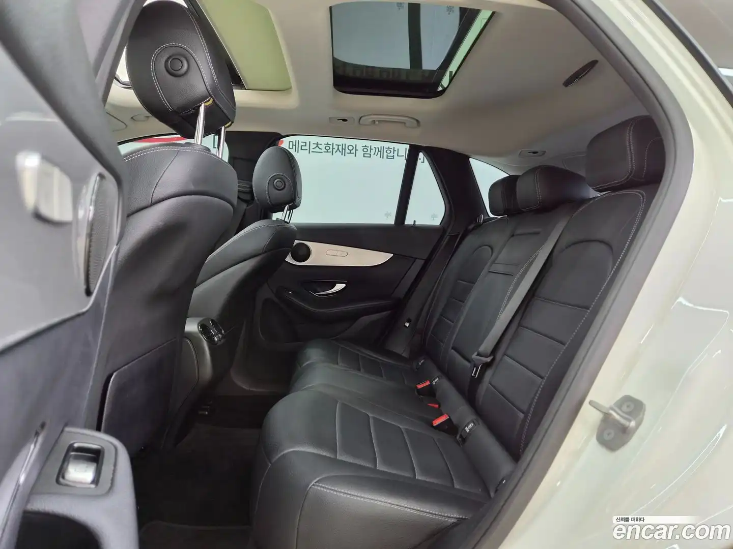 GLC-Class Mercedes-Benz 2018.1-INNER-010