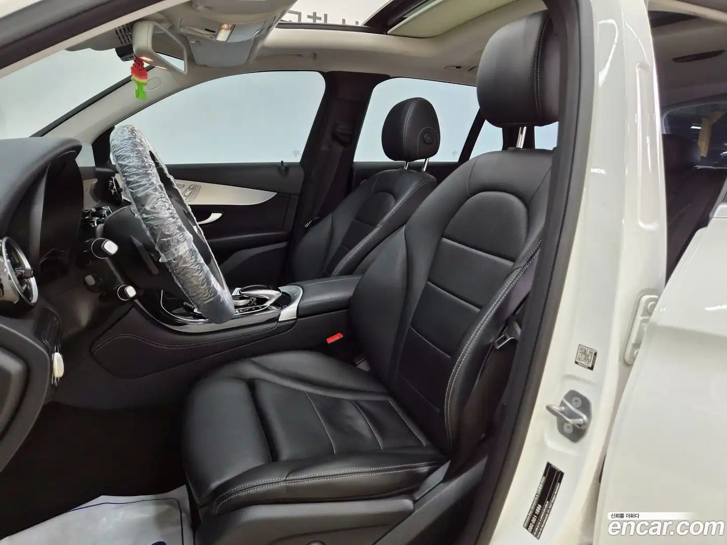 GLC-Class Mercedes-Benz 2018.1-OPTION-015