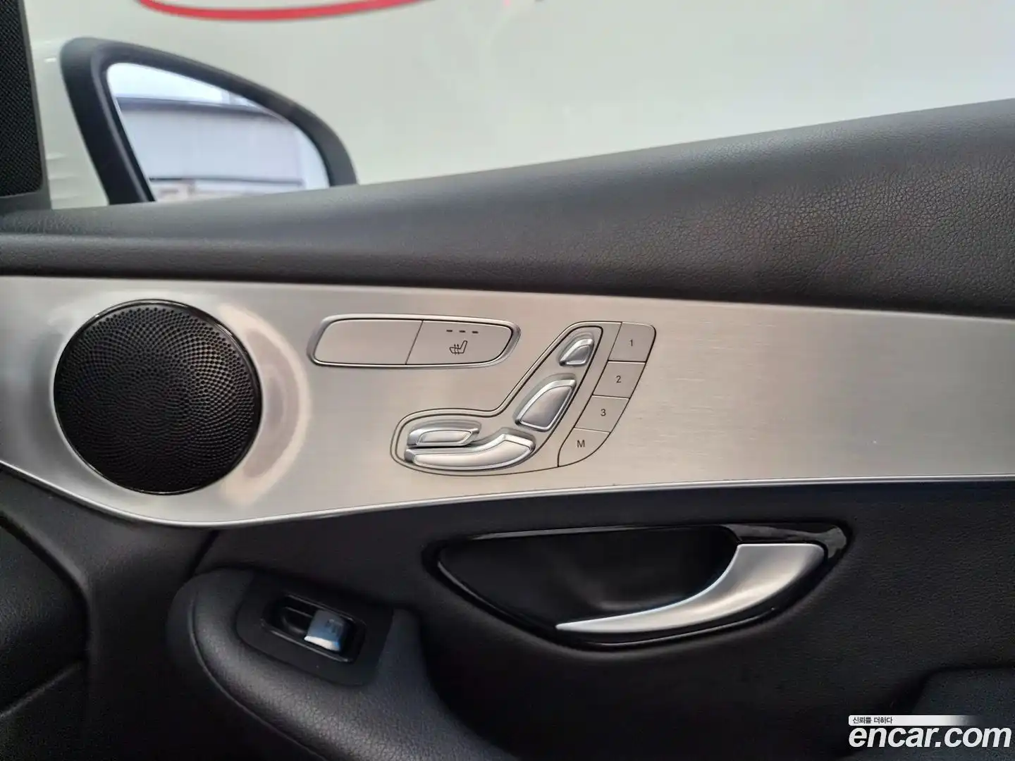 GLC-Class Mercedes-Benz 2018.1-OPTION-021