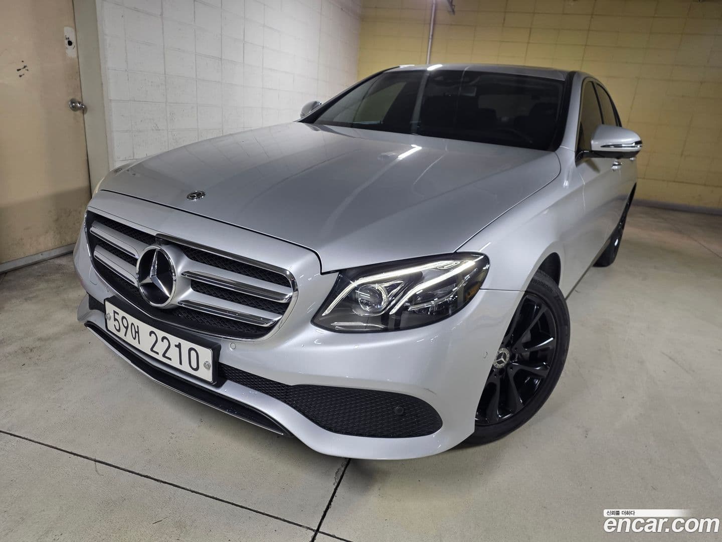 Main__Slider__Photo:E-Class Mercedes-Benz 2019.3-0