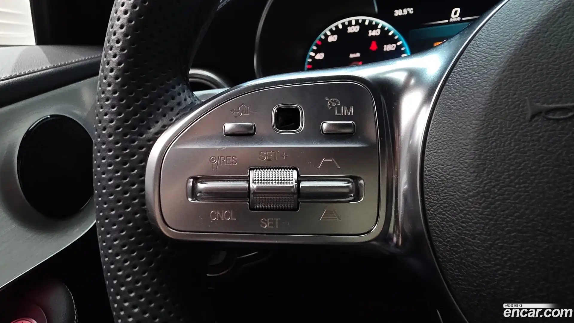 C-Class Mercedes-Benz 2023.7-OPTION-023