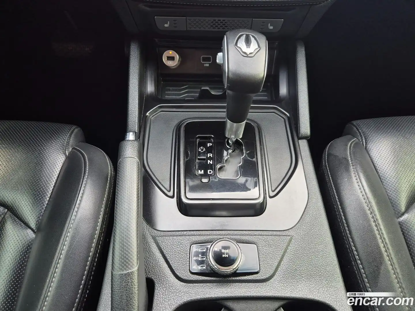 Rexton KG Mobility 2020.0-INNER-009