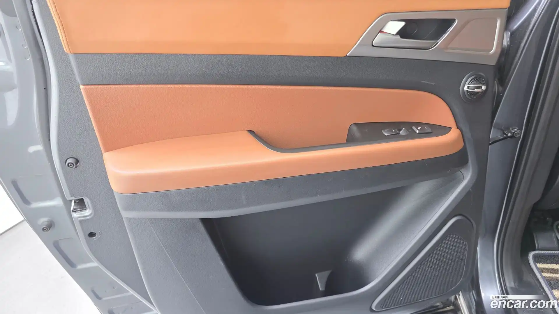 Rexton KG Mobility 2018.1-INNER-035
