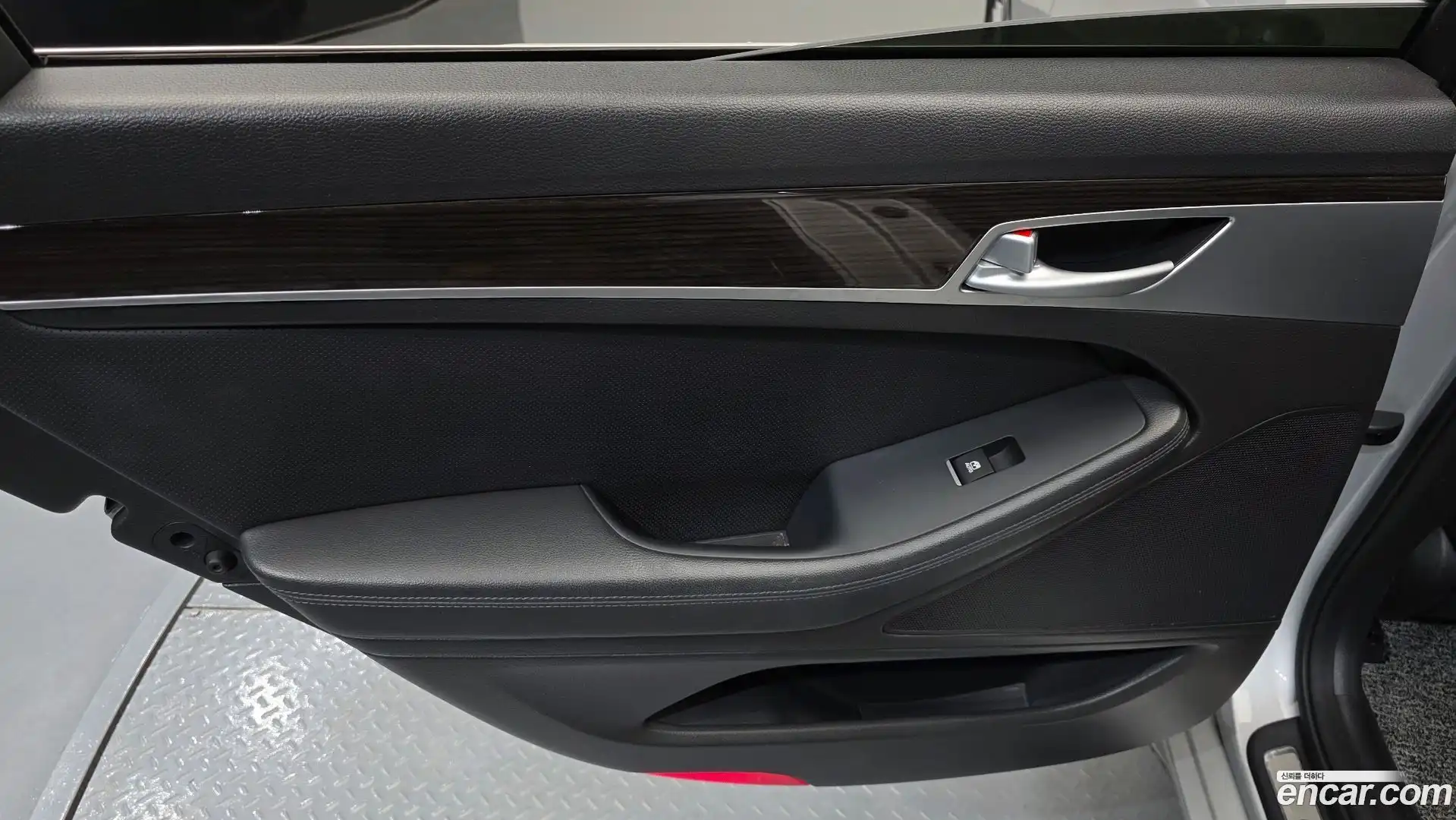 G80 Genesis 2017.4-INNER-035