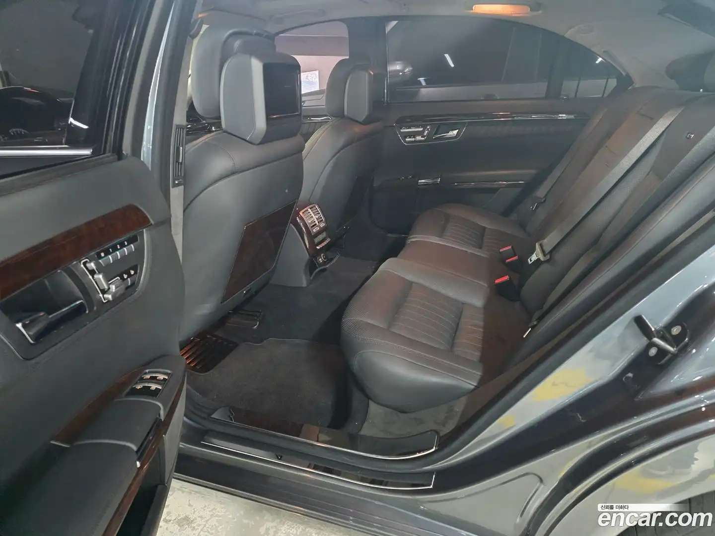 S-Class Mercedes-Benz 2010.1-OPTION-017