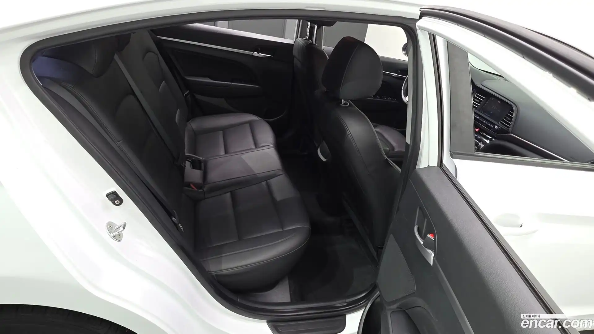 AVANTE Hyundai 2019.9-OPTION-015