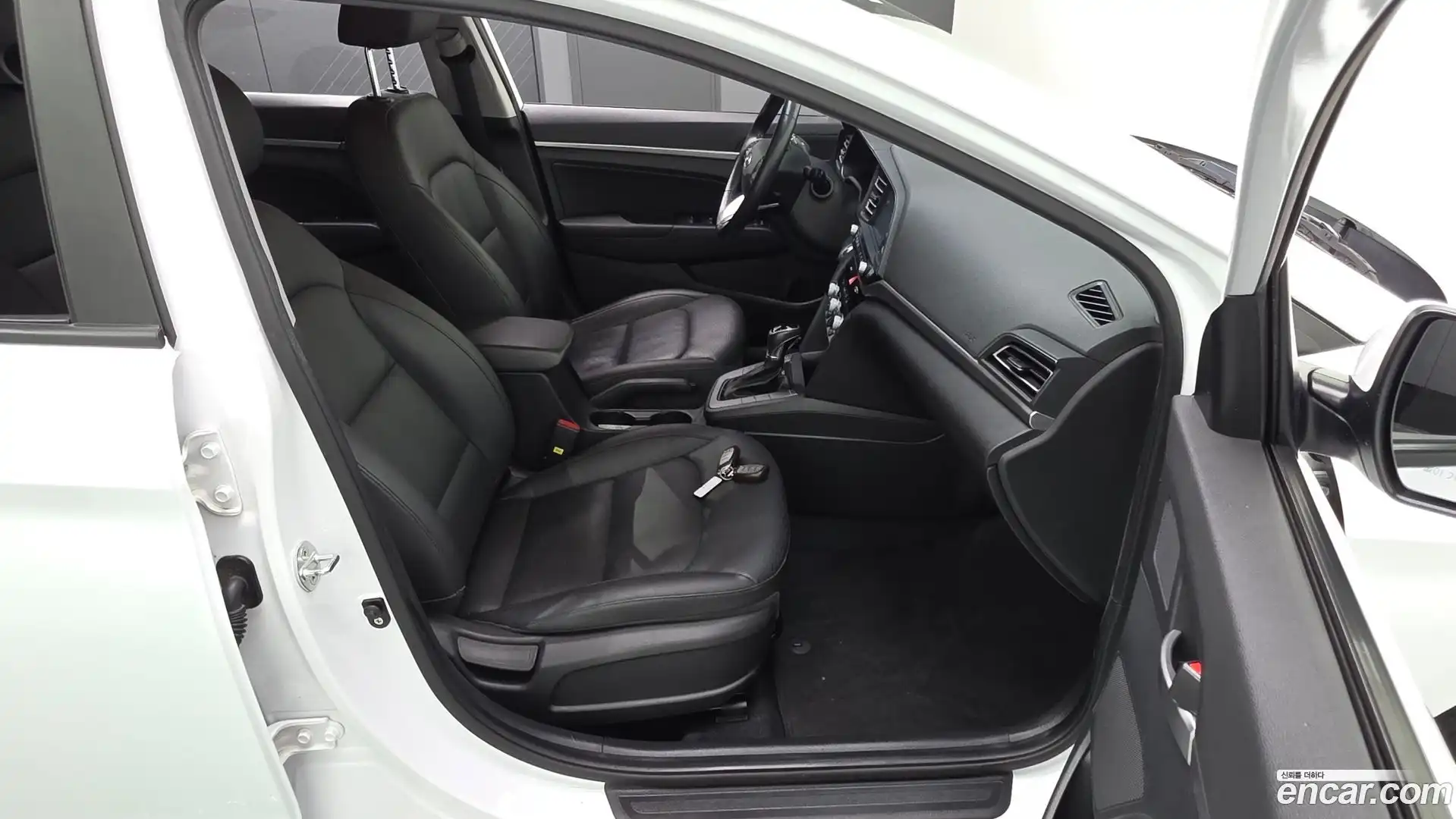 AVANTE Hyundai 2019.9-OPTION-016