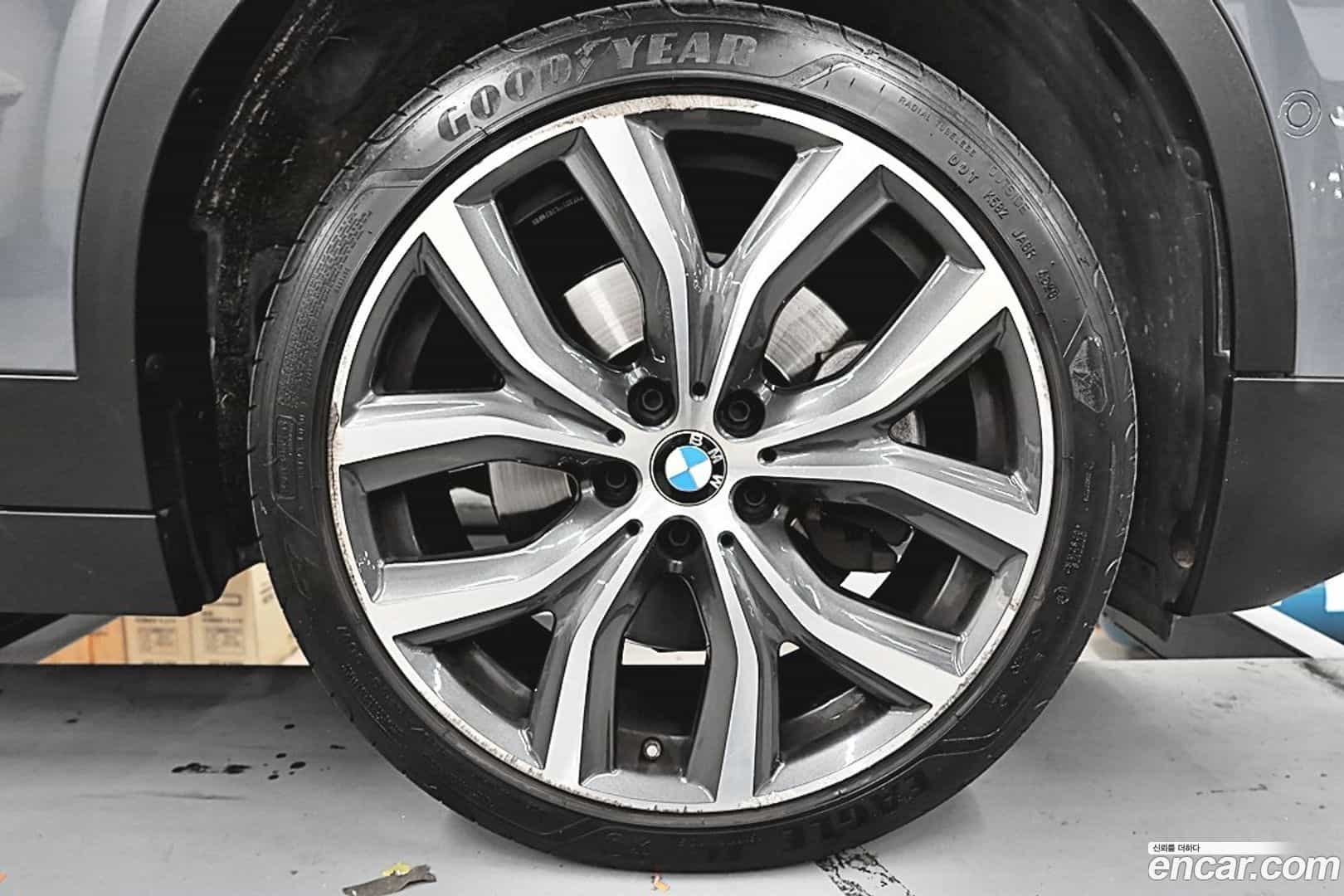 X2 (F39) BMW 2021.1-INNER-007