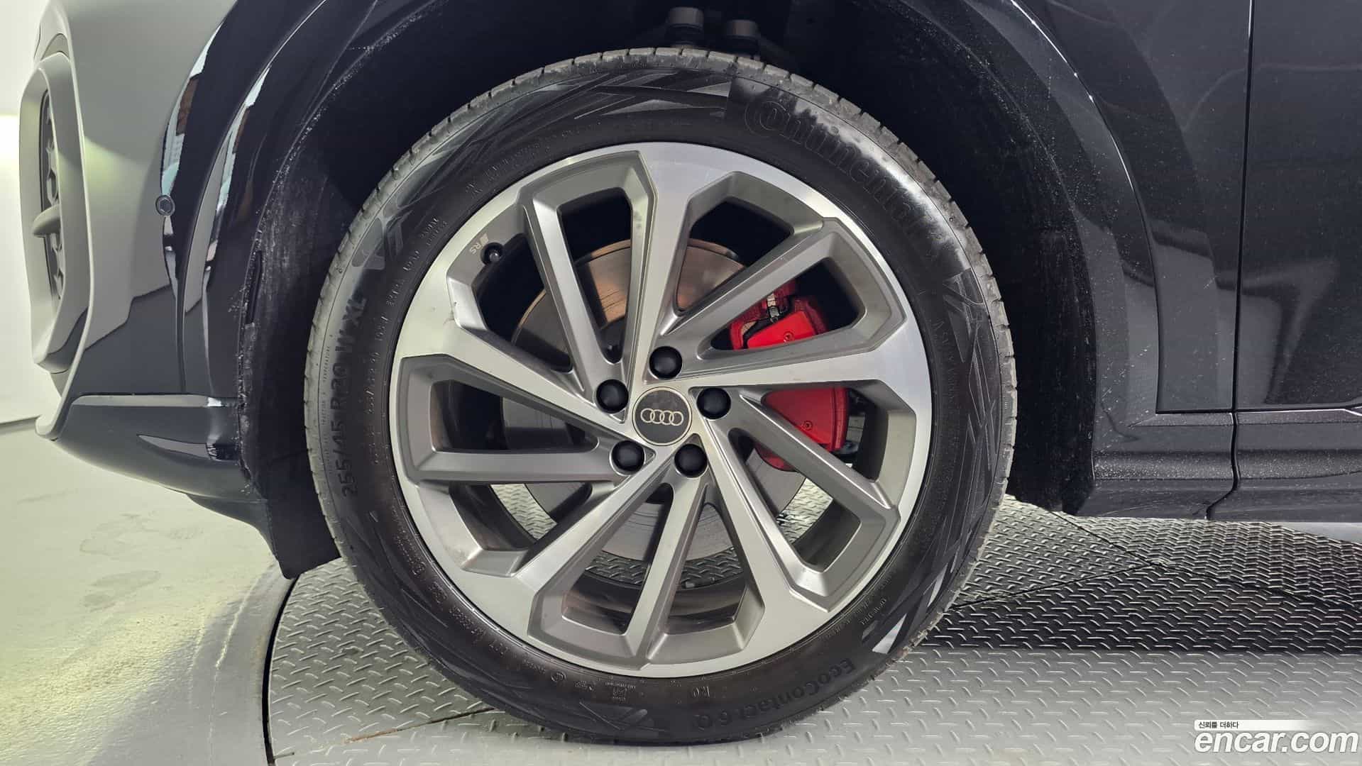 Q5 Audi 2025.11-OUTER-005