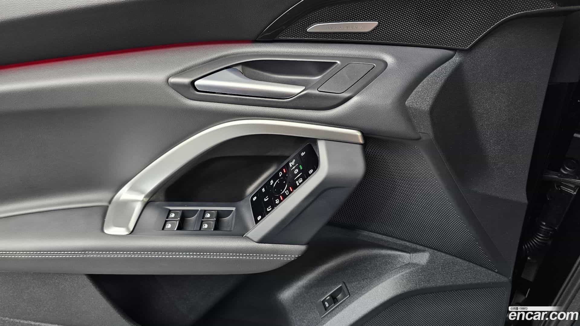 Q5 Audi 2025.11-OPTION-022