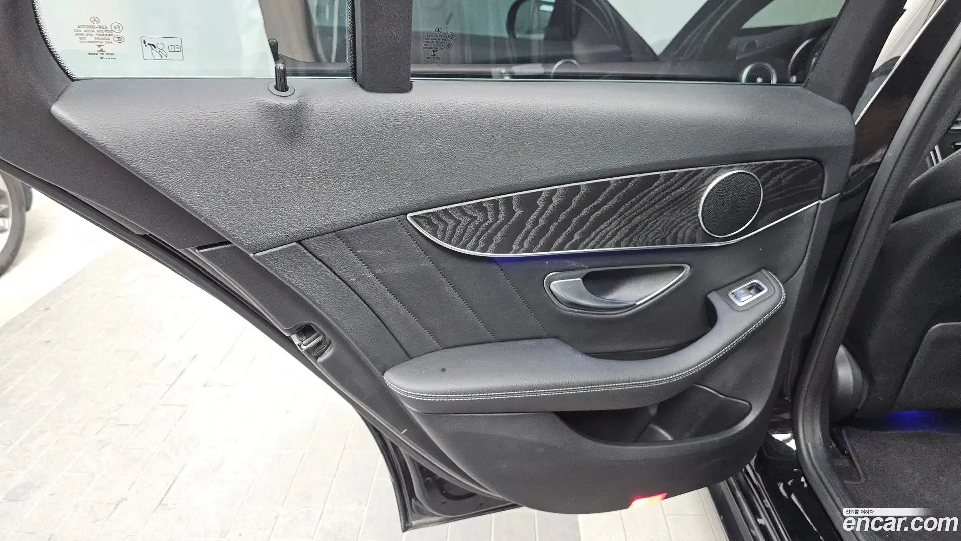 C-Class Mercedes-Benz 2019.4-INNER-035