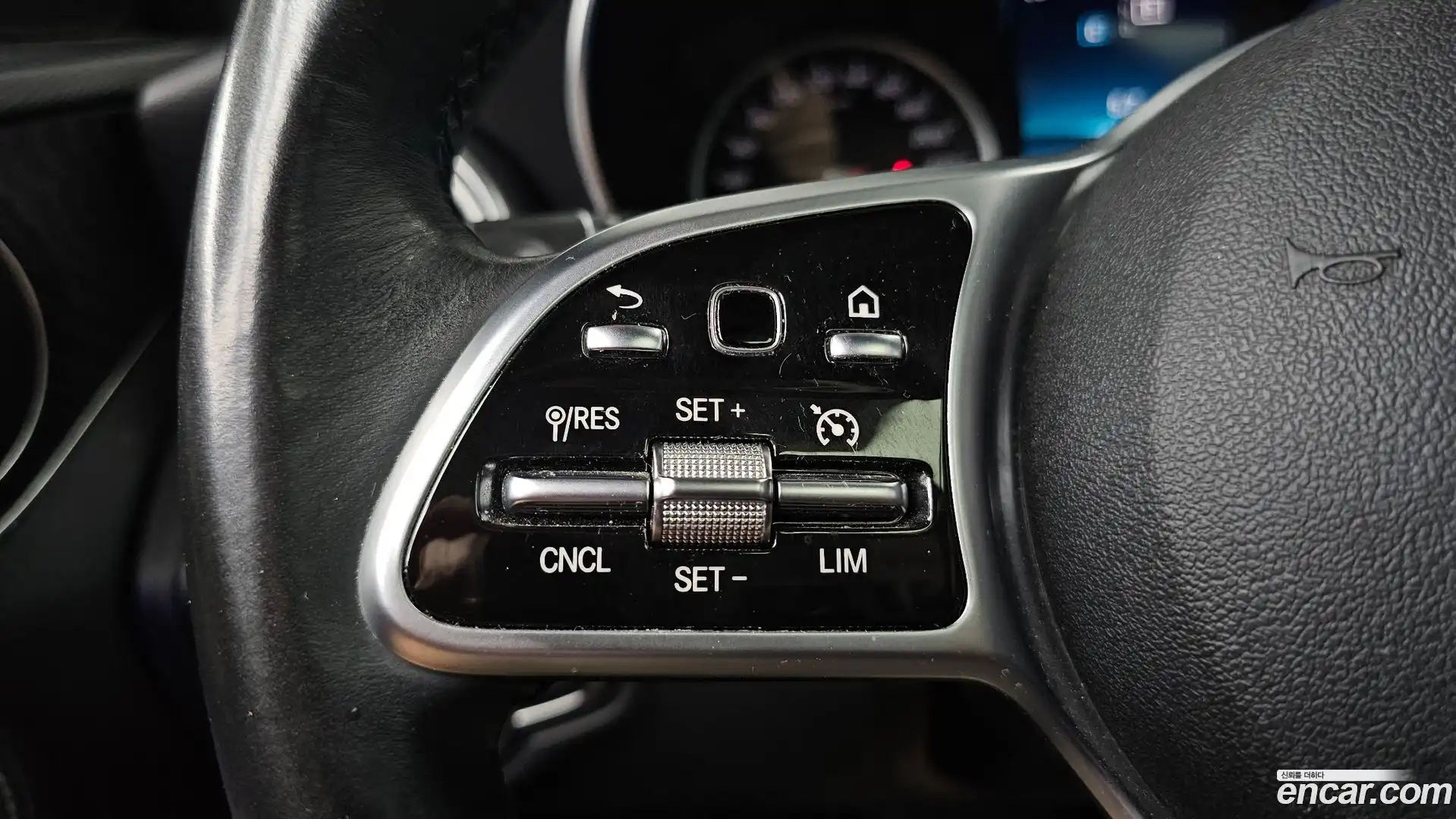 C-Class Mercedes-Benz 2019.4-OPTION-043