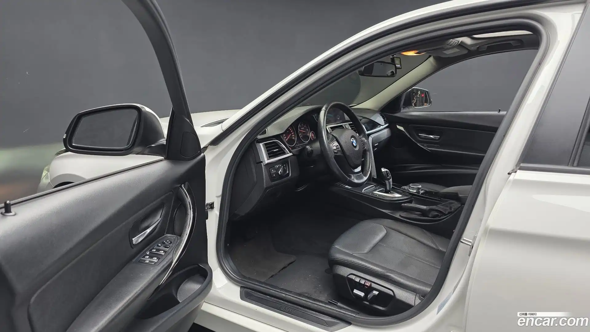 3-Series BMW 2017.2-INNER-010