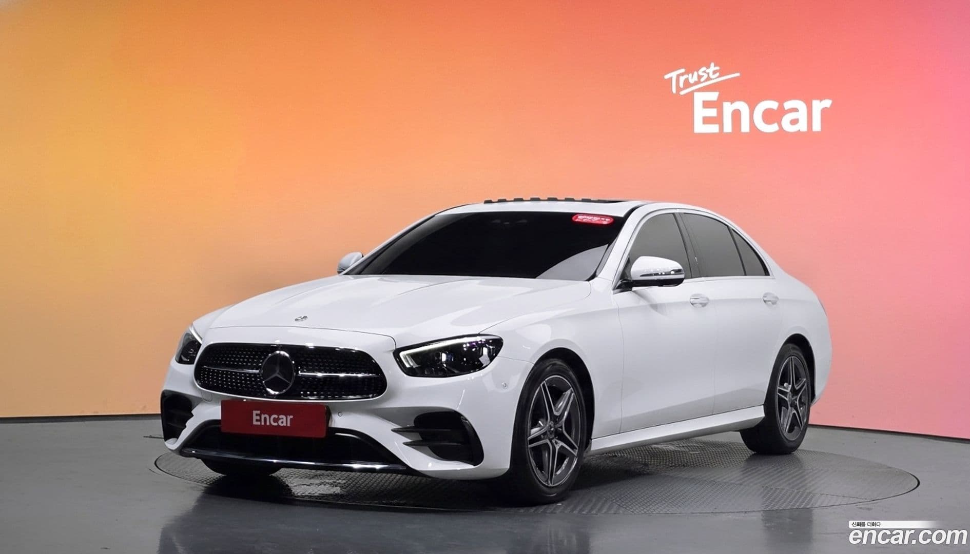 Main__Slider__Photo:E-Class Mercedes-Benz 2023.5-0