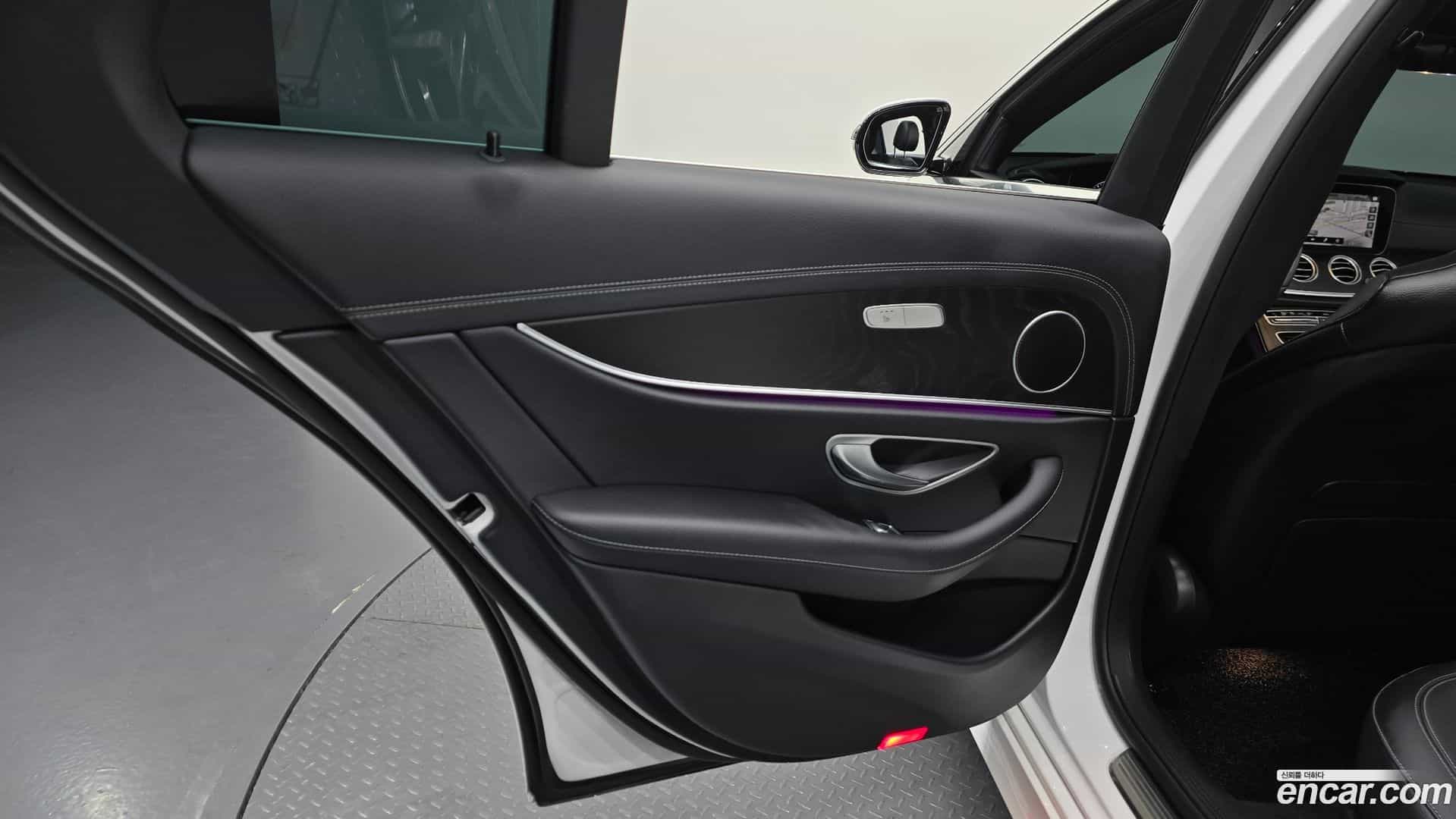 E-Class Mercedes-Benz 2023.5-INNER-035