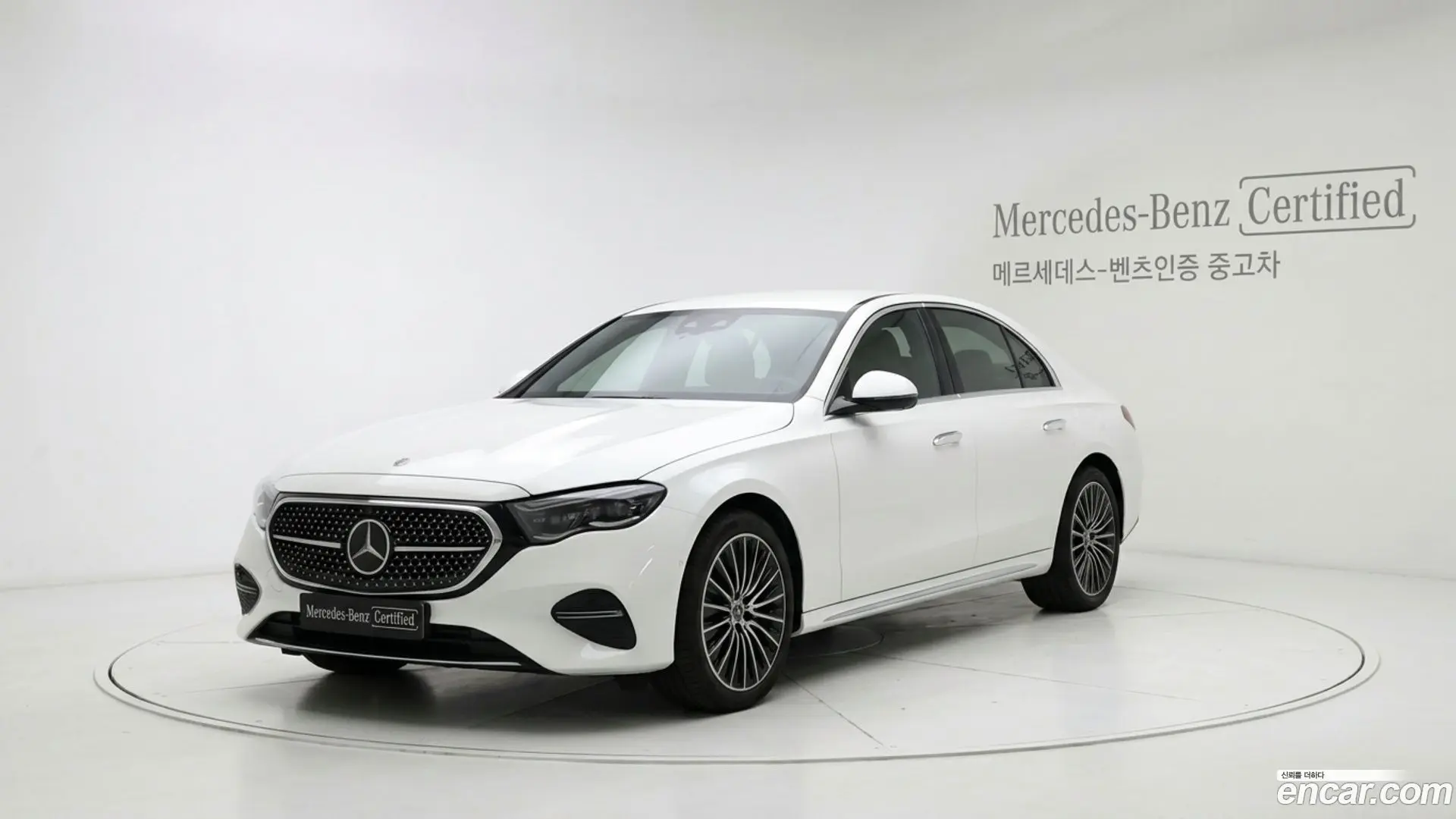 Main__Slider__Photo:E-Class Mercedes-Benz 2025.7-0