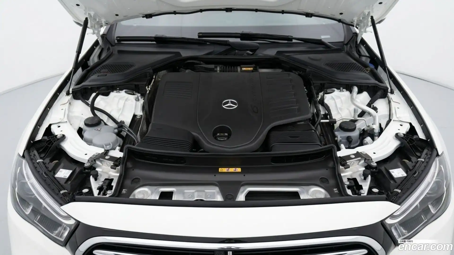 E-Class Mercedes-Benz 2025.7-OUTER-006