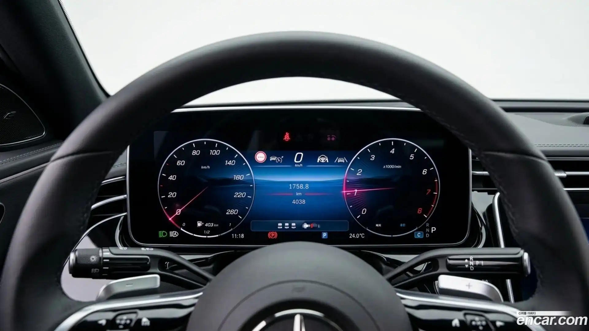 E-Class Mercedes-Benz 2025.7-INNER-008
