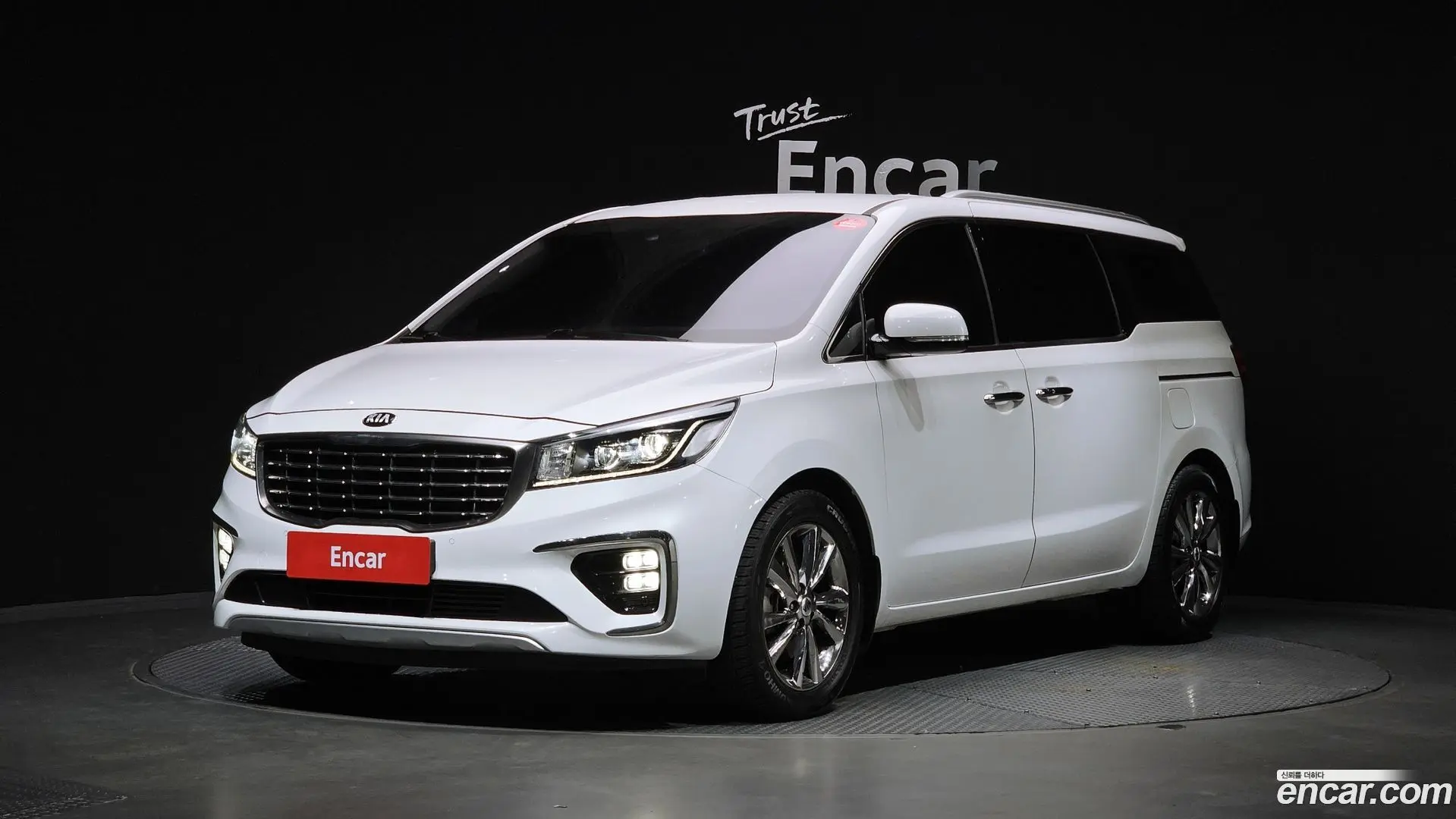 Main__Slider__Photo:Canival Kia 2019.4-0