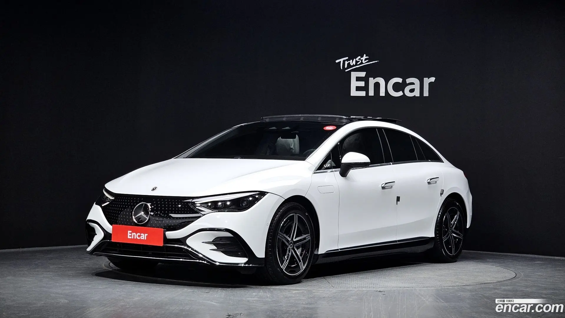 Main__Slider__Photo:EQE Mercedes-Benz 2026.0-0