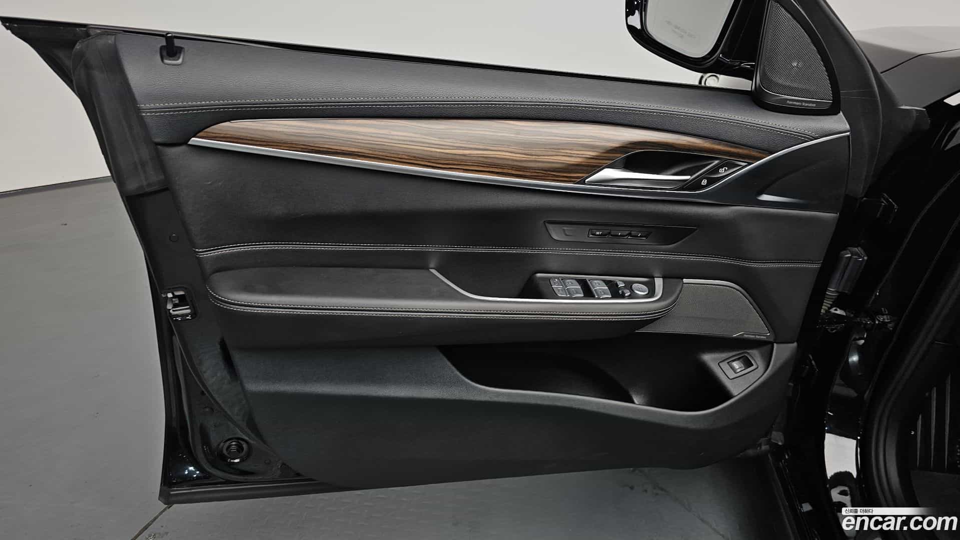 Gran Turismo BMW 2023.1-INNER-034