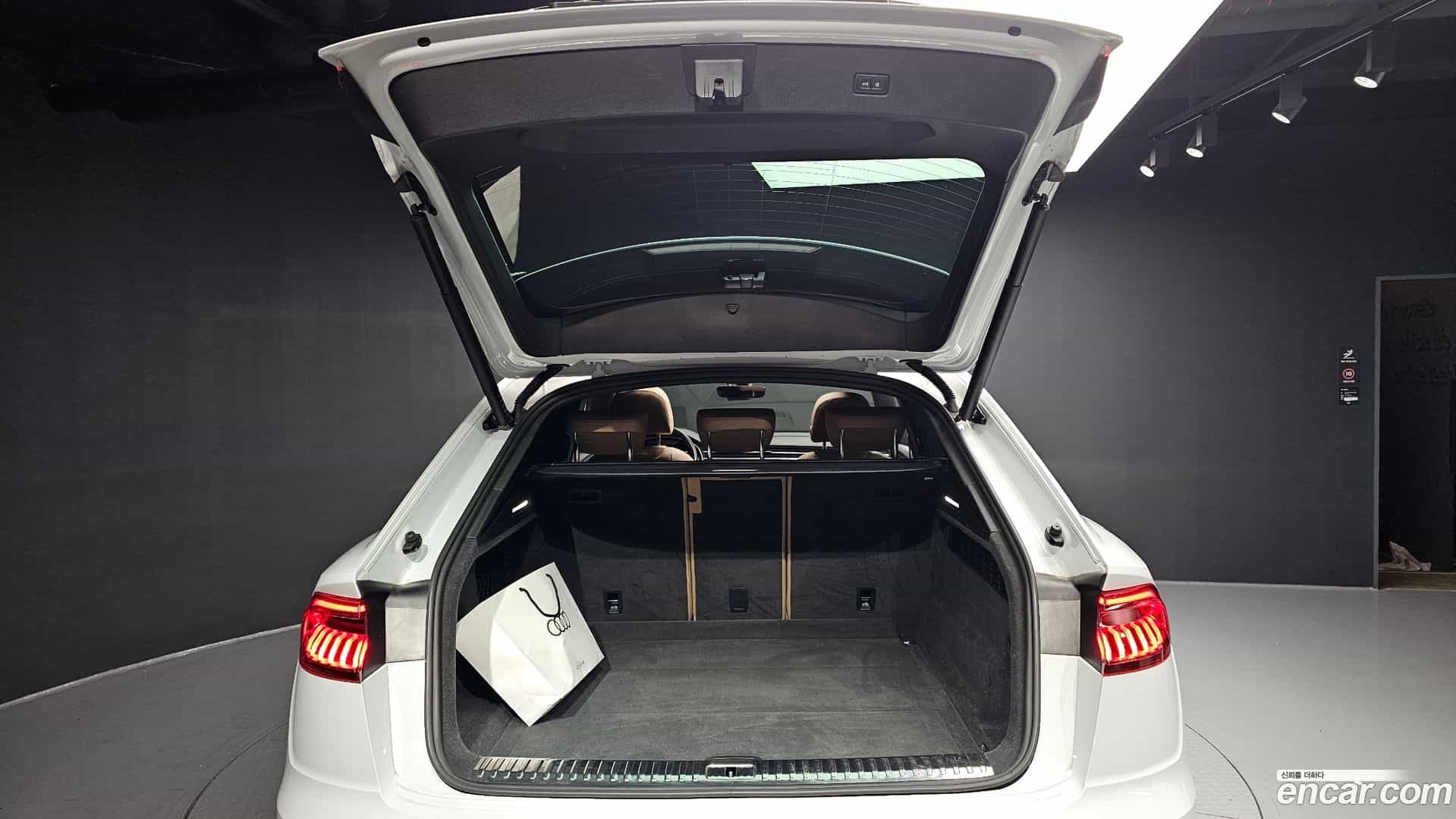 Q8 Audi 2023.0-OPTION-024