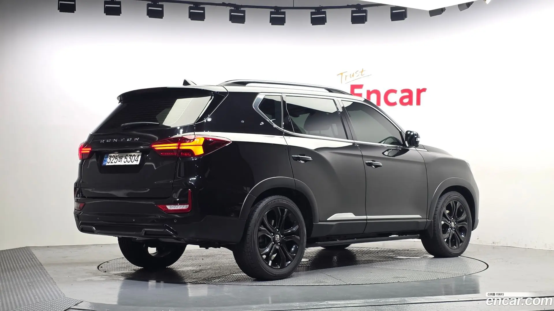 Main__Slider__Photo:Rexton KG Mobility 2022.10-1