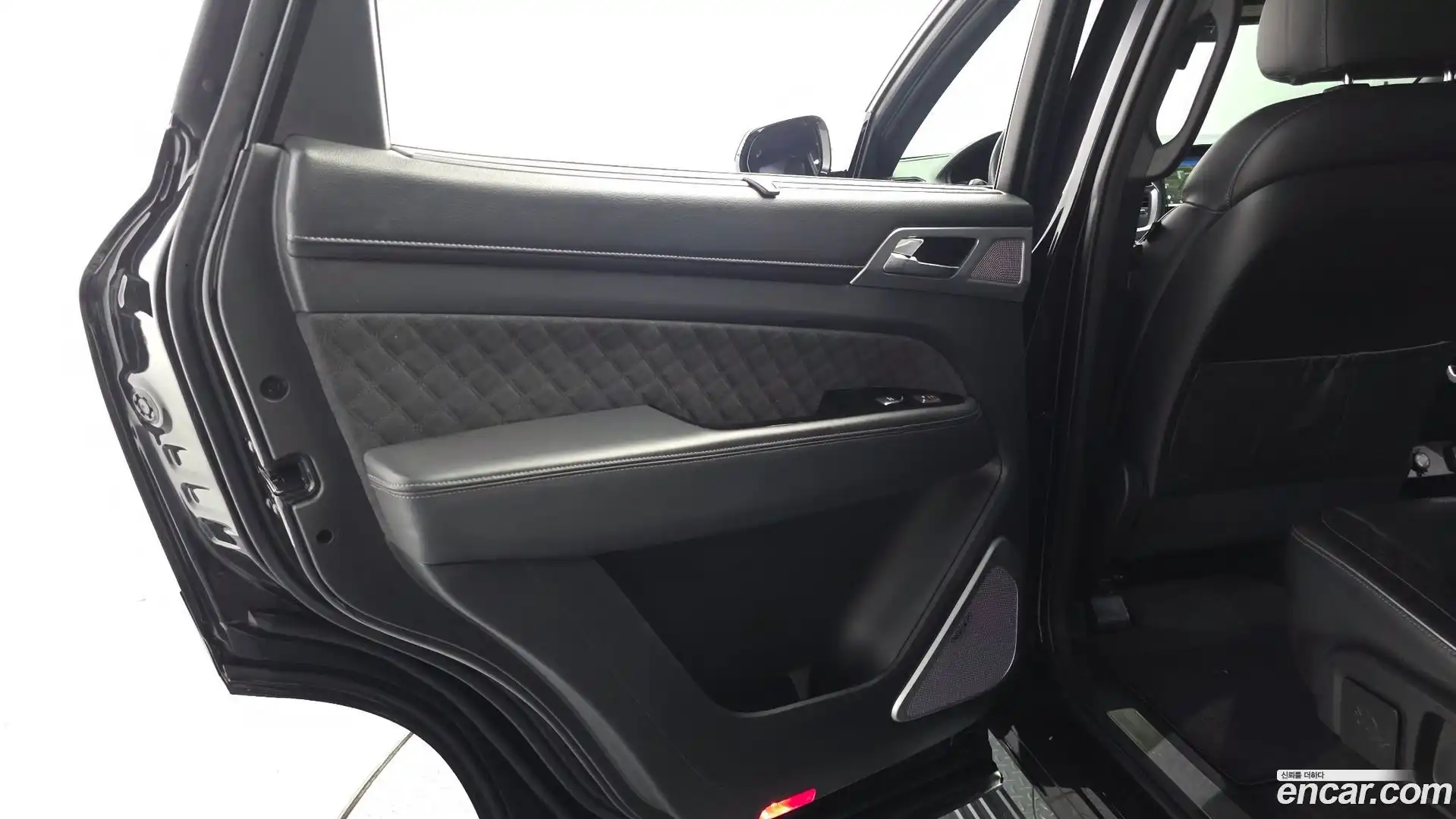 Rexton KG Mobility 2022.10-INNER-035