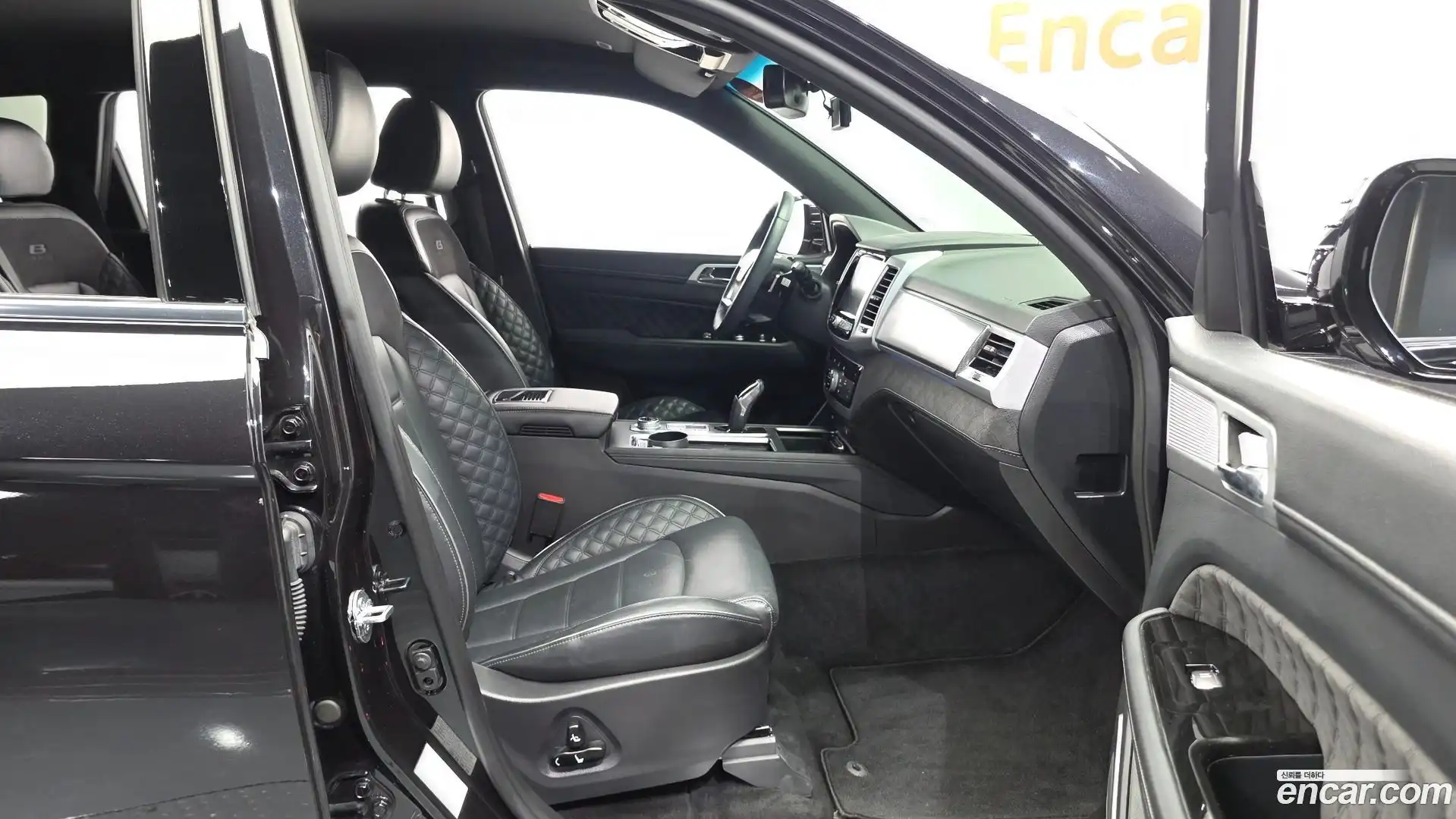 Rexton KG Mobility 2022.10-INNER-036