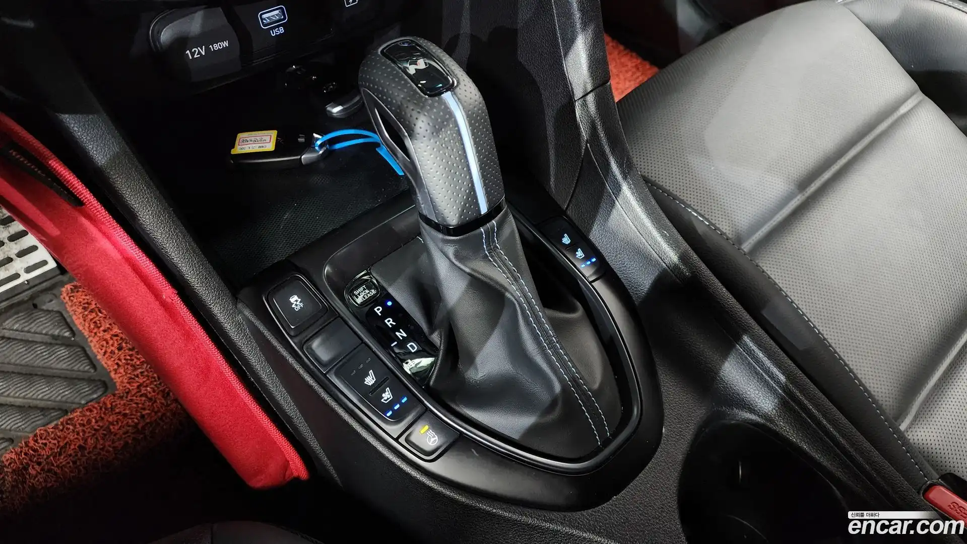 Veloster Hyundai 2020.4-INNER-009