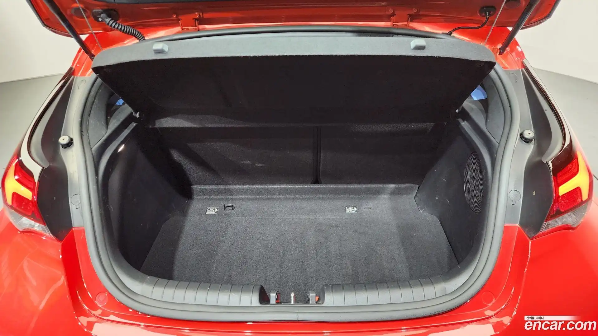 Veloster Hyundai 2020.4-OPTION-024