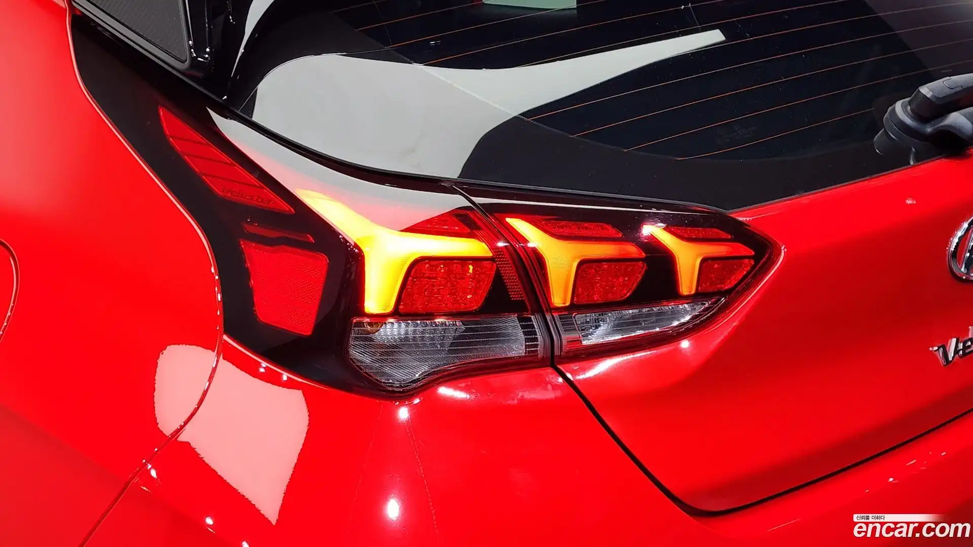 Veloster Hyundai 2020.4-OUTER-033