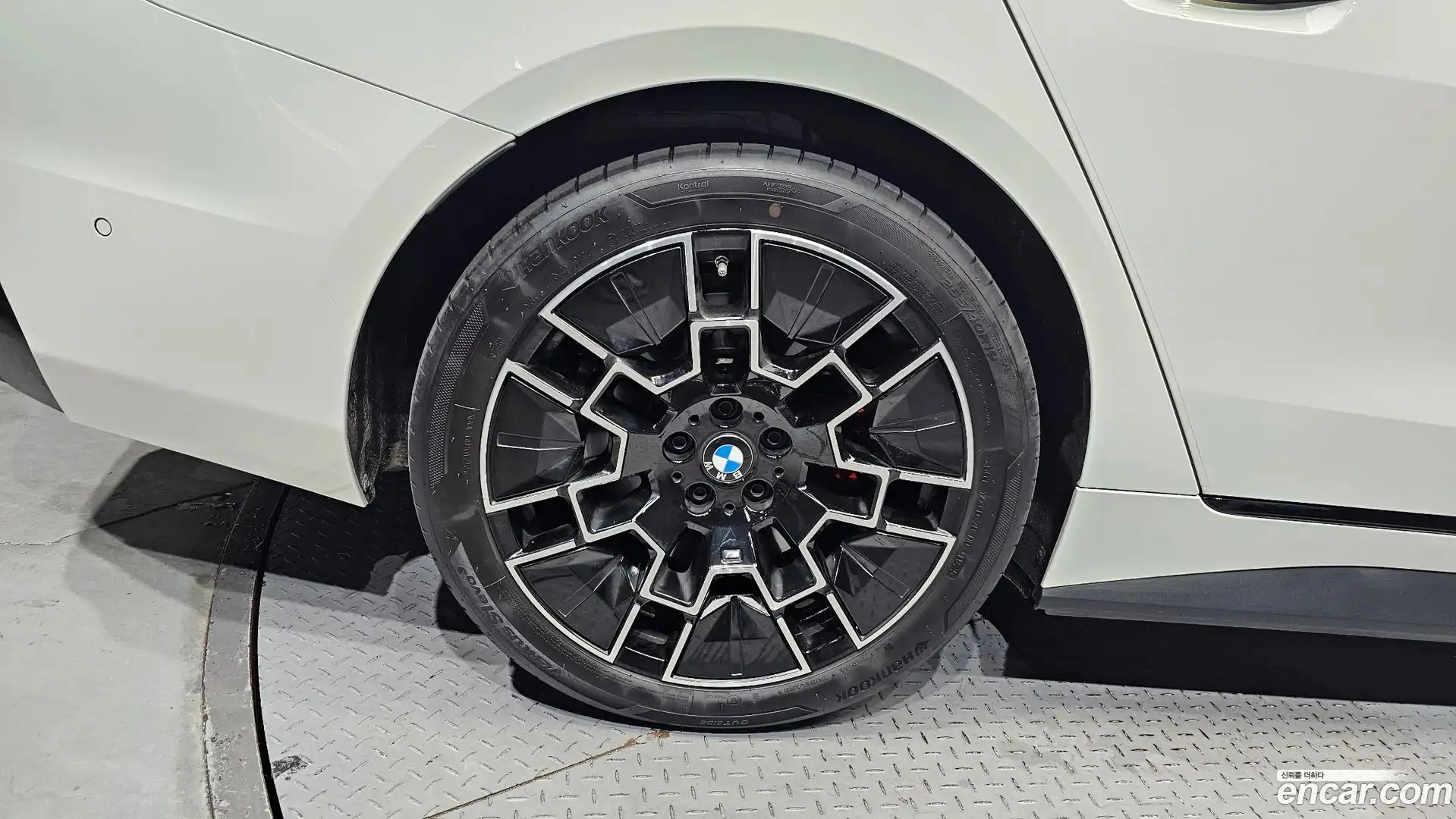 i4 BMW 2025.9-OUTER-005