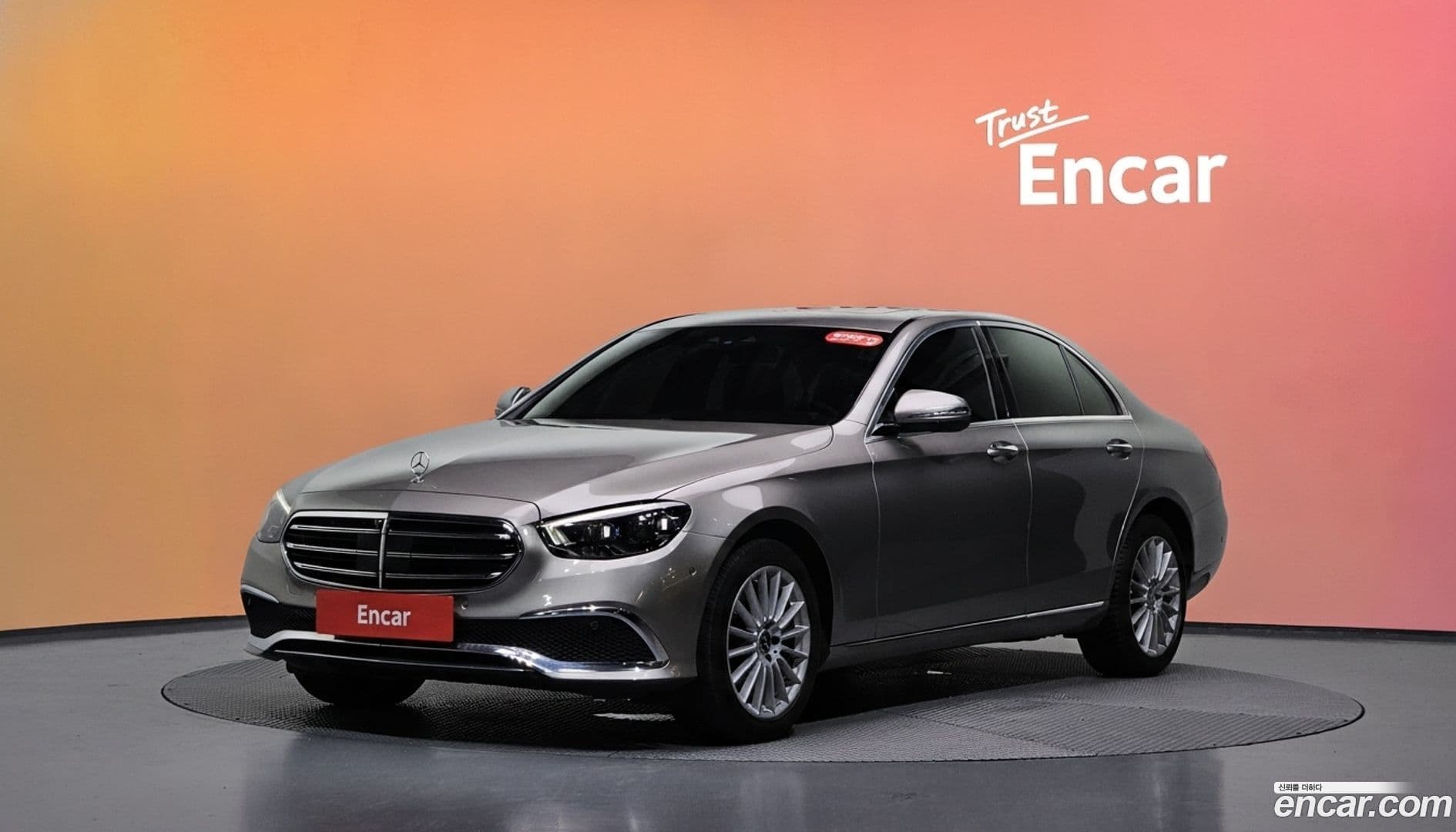 Main__Slider__Photo:E-Class Mercedes-Benz 2021.6-0