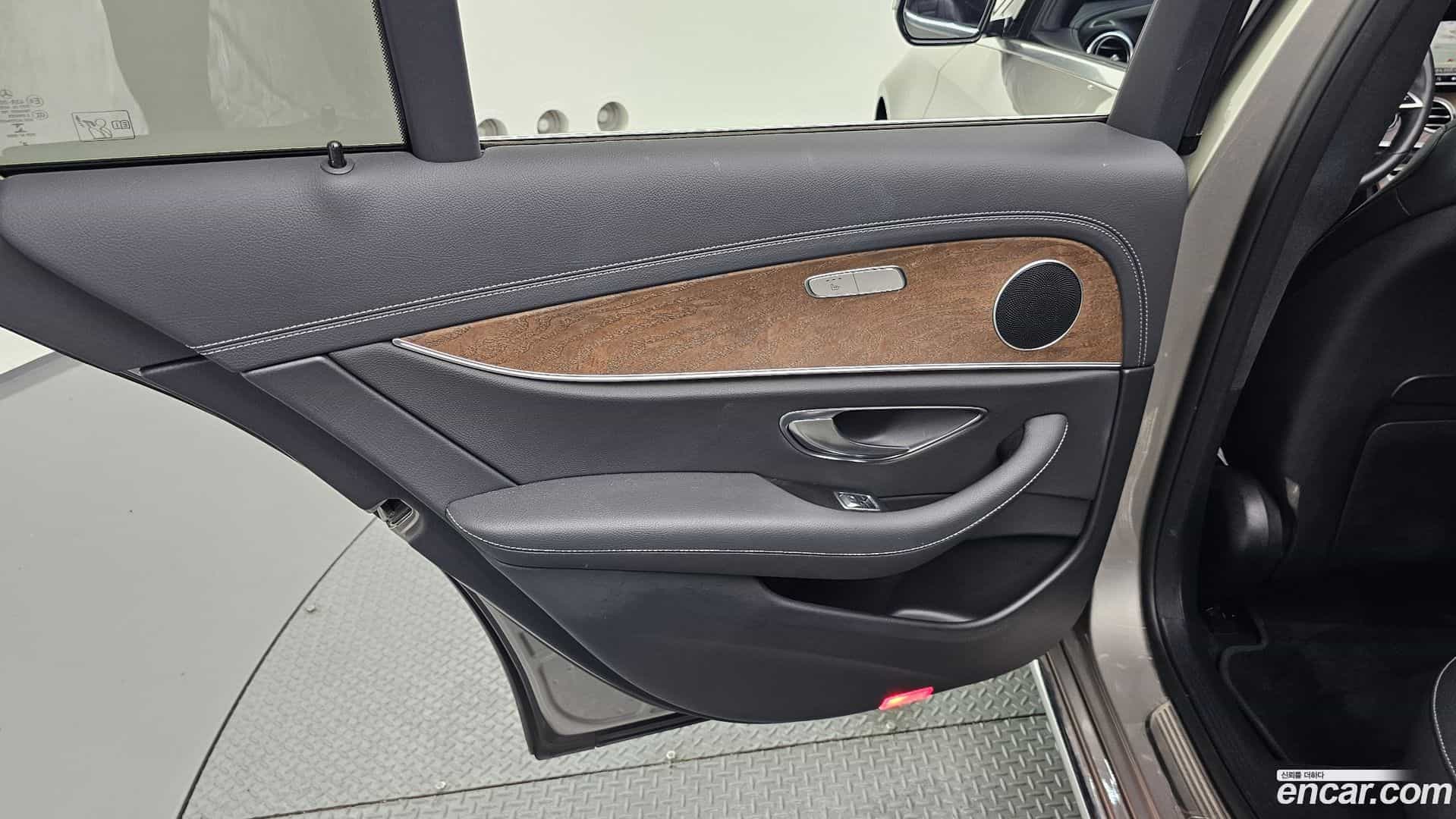 E-Class Mercedes-Benz 2021.6-INNER-035