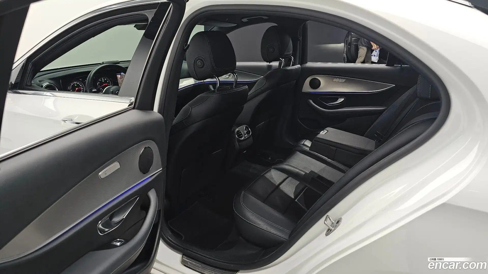 E-Class Mercedes-Benz 2018.9-OPTION-016