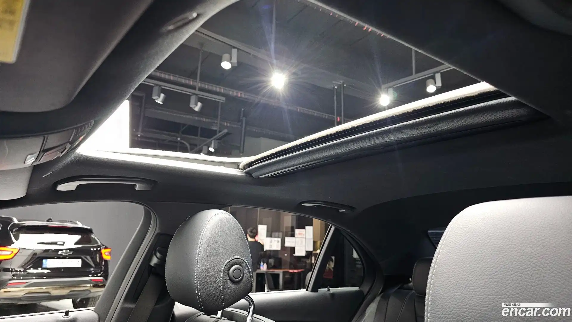 E-Class Mercedes-Benz 2018.9-OPTION-023