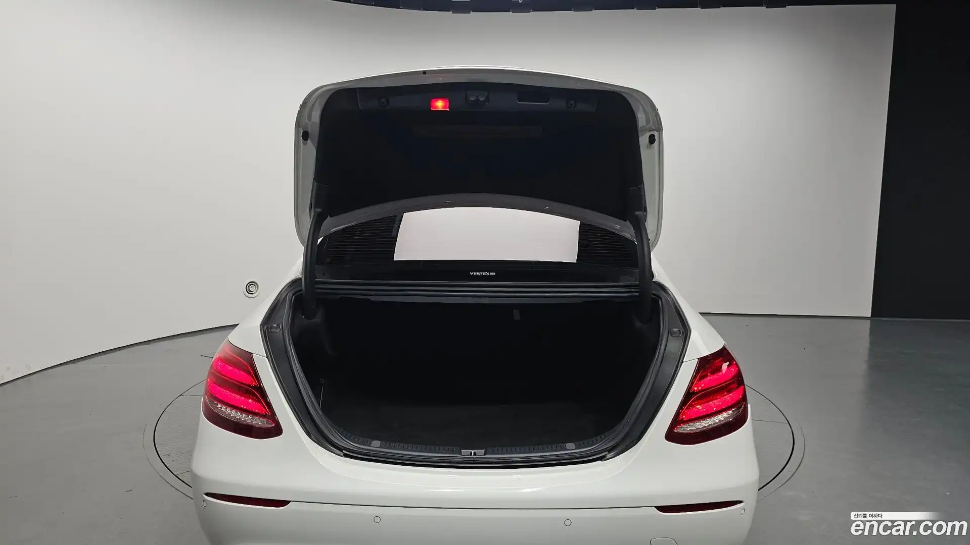 E-Class Mercedes-Benz 2018.9-OPTION-024