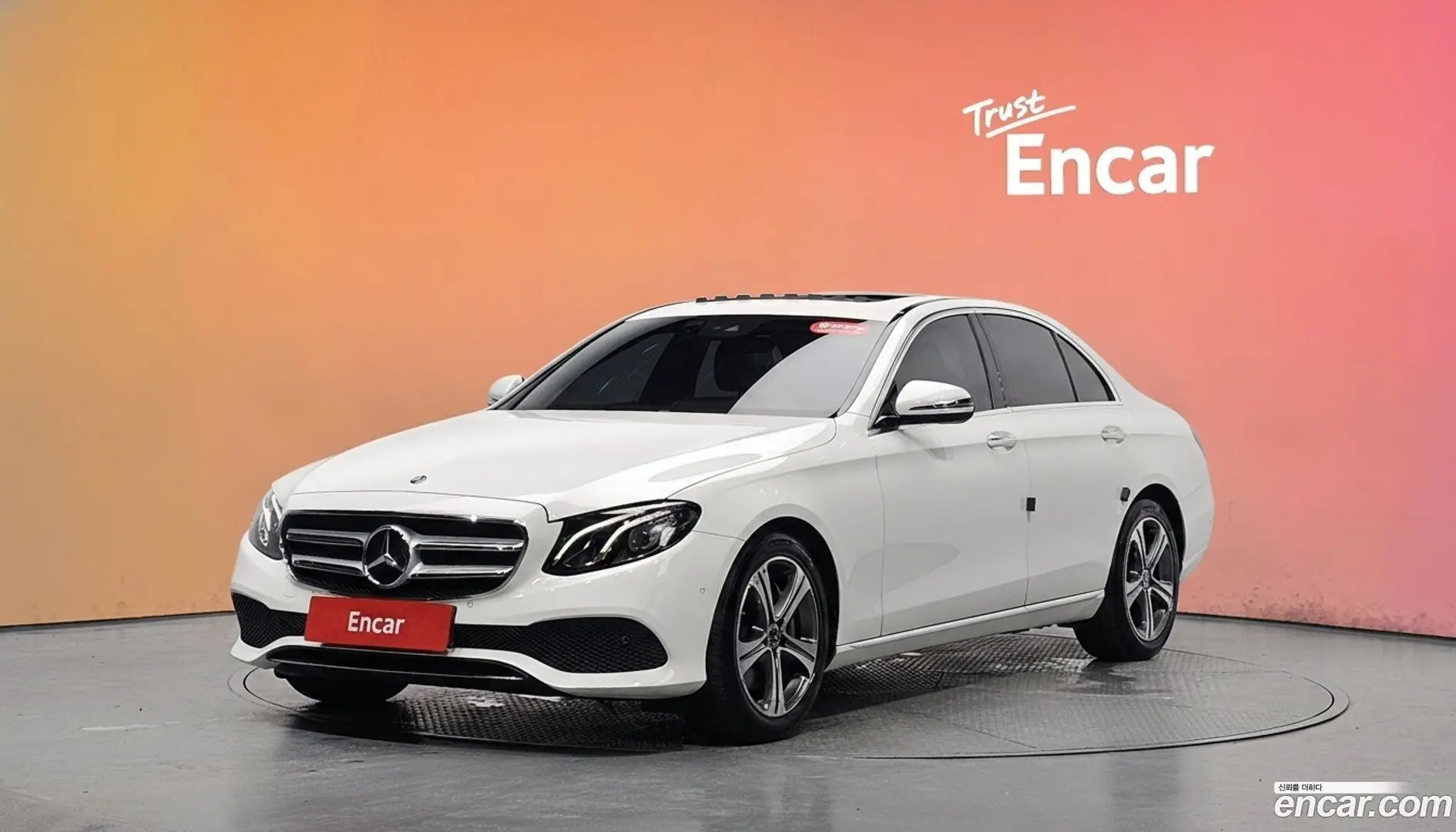Main__Slider__Photo:E-Class Mercedes-Benz 2018.9-0