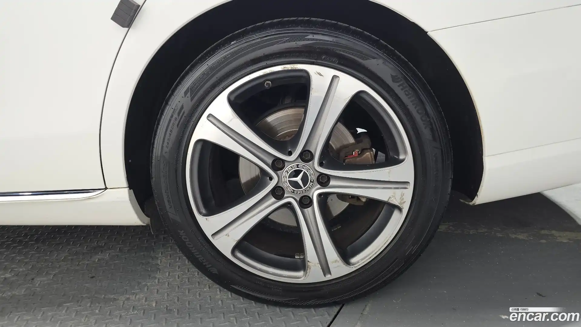 E-Class Mercedes-Benz 2018.9-OUTER-031