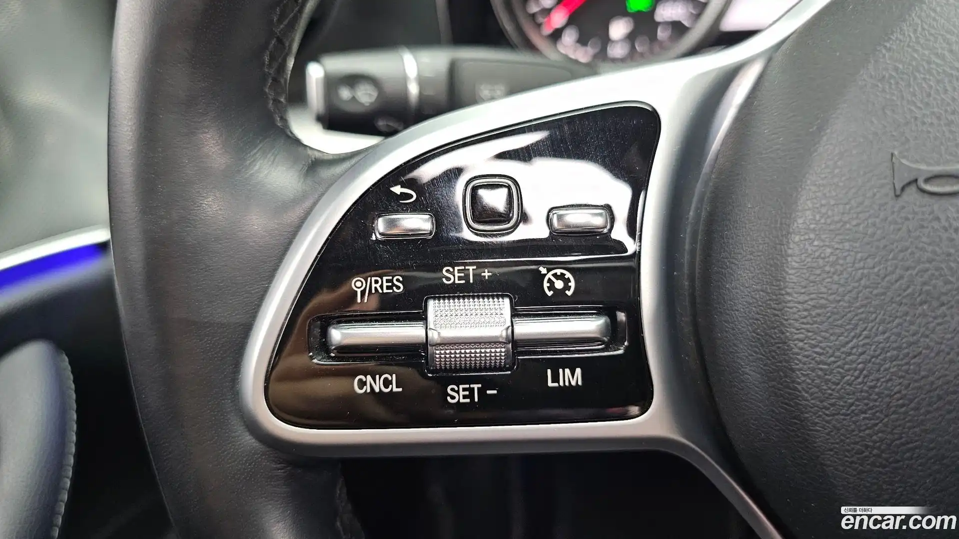 E-Class Mercedes-Benz 2018.9-OPTION-040
