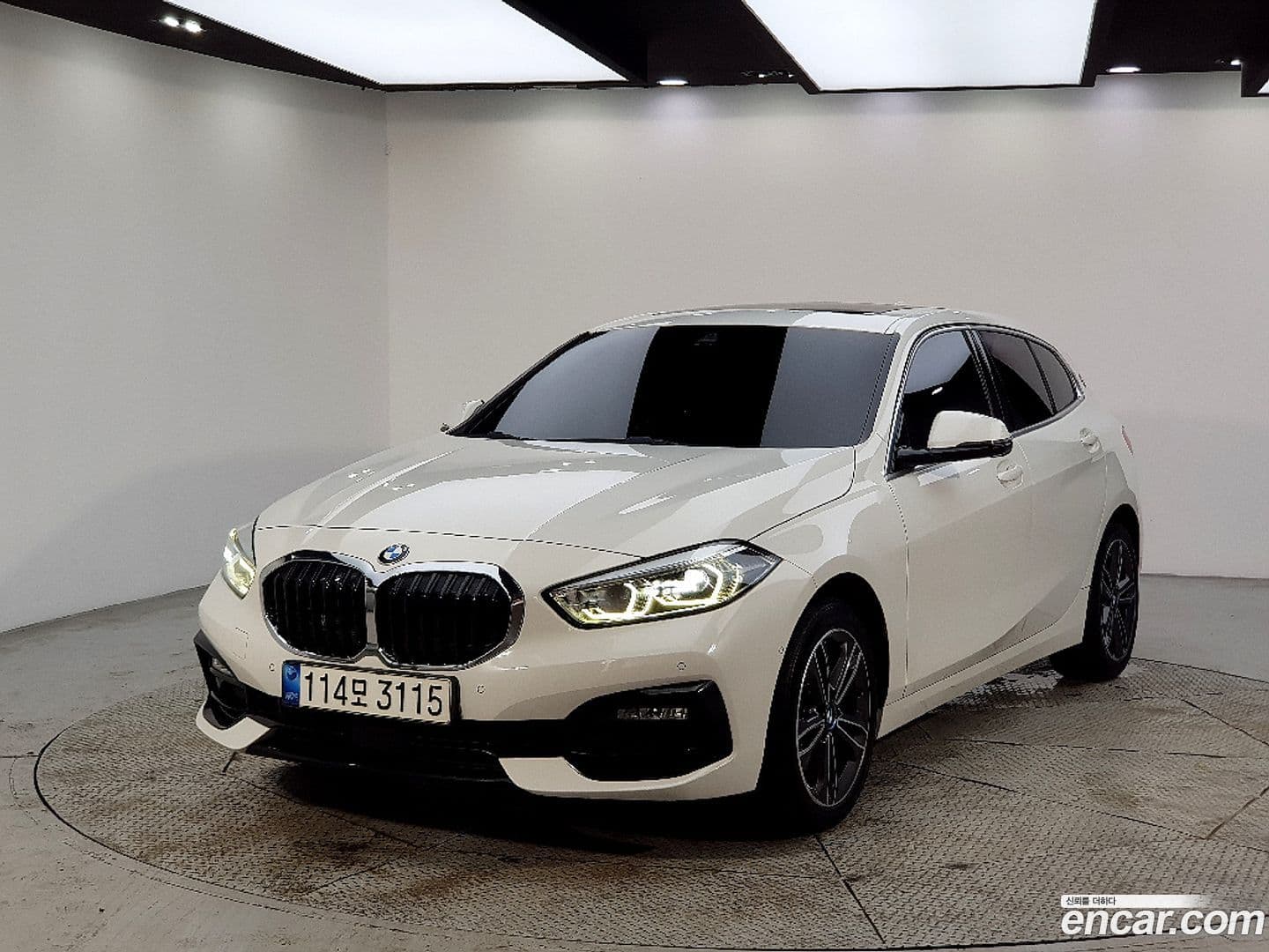 Main__Slider__Photo:1-Series BMW 2021.0-0